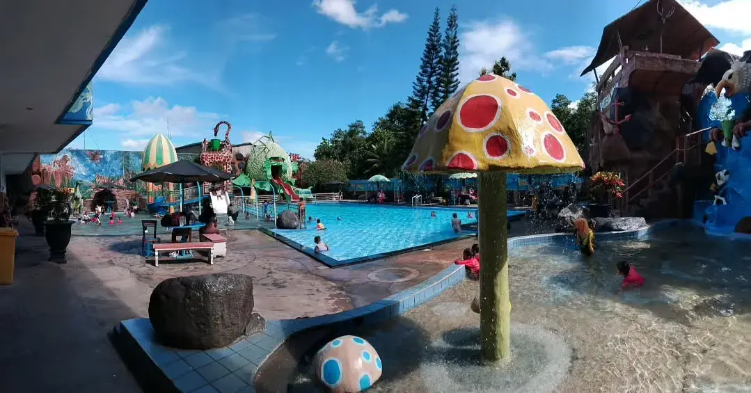 kolam renang kasembon park